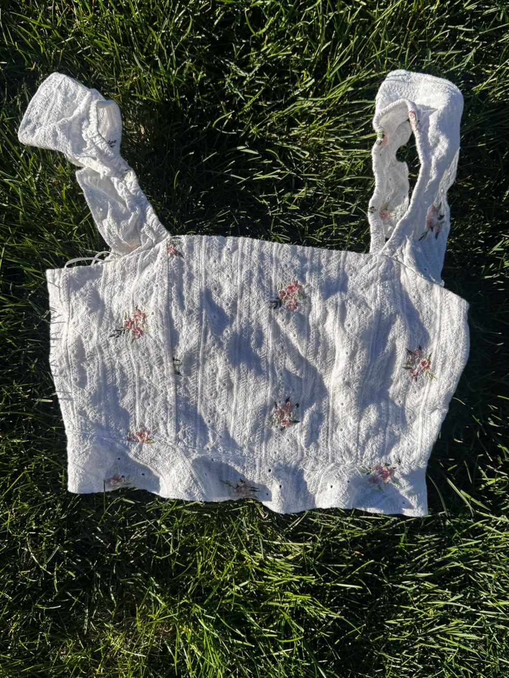 Kirious Los Angeles White Lace Crop Top with Pink Floral Embroidery - Picture 2 of 4